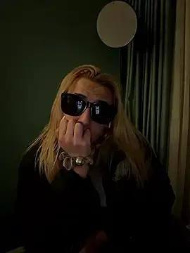 Stripchat Adult Webcam of Strongqueen