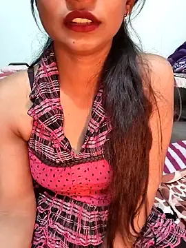 Stripchat Live Sex Cam of Cute_Ma-y-ra