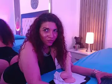 Stripchat Live Sex Cam of Serena_Houstonn