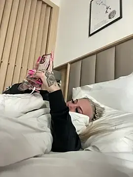 Stripchat Sex Cam of paulinaalatalo