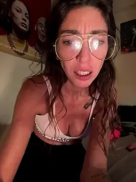 Stripchat Sex Cam of Amani_thewolf