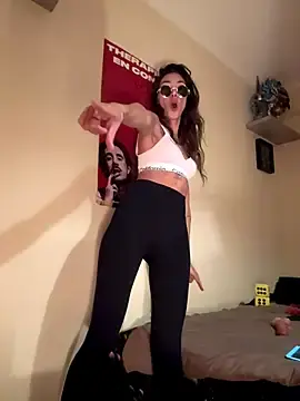 Stripchat Best live sex cam show of Amani_thewolf