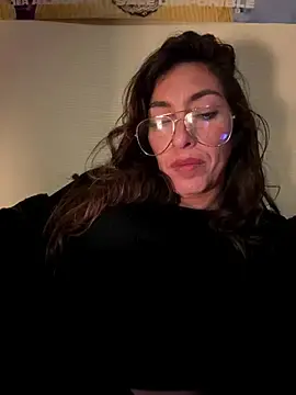 Stripchat Live Sex Cam of Amani_thewolf