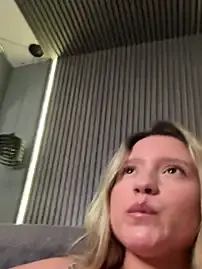 Stripchat Free Porn Cam of MiaPetit_