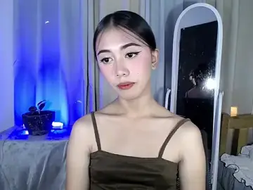 Stripchat Live Sex Cam of lovely_kiannaHugecock