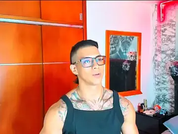 Stripchat Live Porn of Aaron_Toy