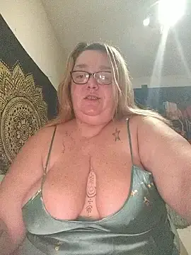 Stripchat Sex Cam of diosacurvy1984