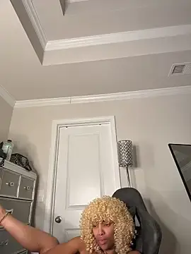 Stripchat Sex Cam of butterflybootyy