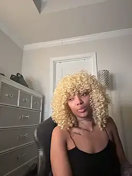Stripchat Free Porn Cam of butterflybootyy