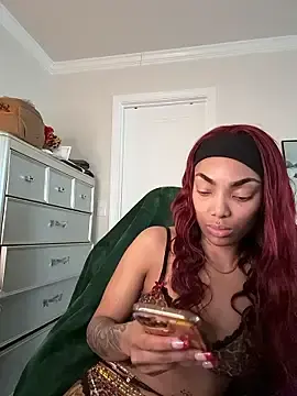 Stripchat Live Sex Cam of butterflybootyy