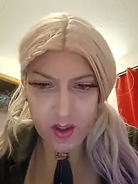 Stripchat Live Sex Cam of sissytrapdolly24