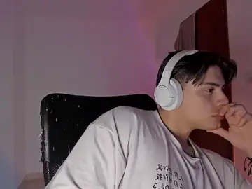 Stripchat Sex Cam of Giordano_Russo