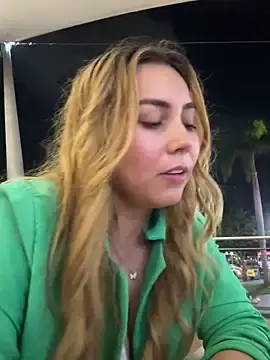 Stripchat Live Sex Cam of Sirel_