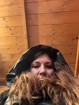 DaisyVibesss from stripchat