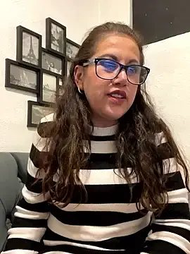 Stripchat Adult Webcam of MirandaLatinaLovely