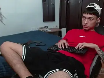 Stripchat Live Porn of aaron_blug