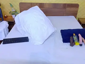 Stripchat Live Sex Cam of kiara_evanss