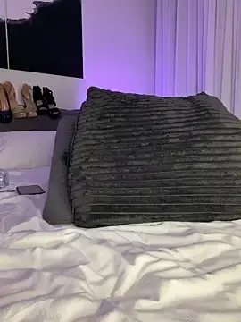 Stripchat Free Porn Cam of Laurahorney_xo