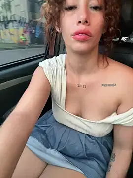 Stripchat Sex Cam of roxyrougee