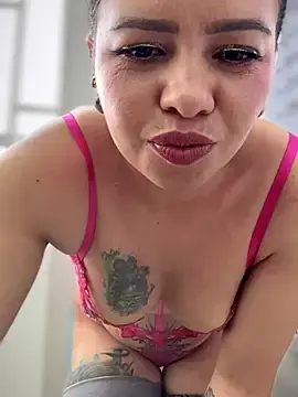 Stripchat Live Sex Cam of Ariana-07