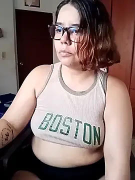 Stripchat Sex Cam of saenz_eymi