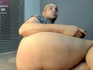 Stripchat Adult Webcam of Latin_boy_surprisee