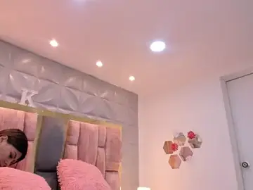 Stripchat Live Sex Cam of Charlotte_Ice1