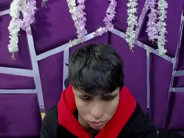 Stripchat Sex Cam of Bruno_Cruzz