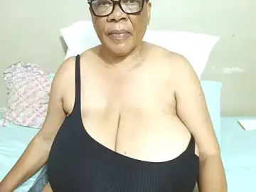 Stripchat Nude Webcam of DairyQueen2