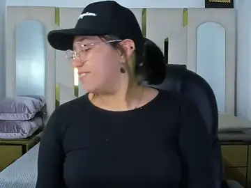 IsabellRodriguez18 from stripchat