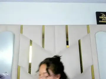 Stripchat Nude Webcam of IsabellRodriguez18