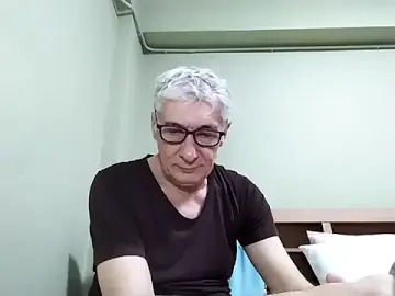 Stripchat Live Sex of BIGUNCUTHARDCOCK