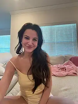 Stripchat Adult Webcam of heyitsmadig