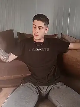 Stripchat Watch Live Sex Cams of arenn1997