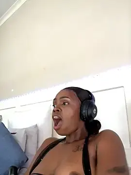 Stripchat Sex Cam of LuciousLips96