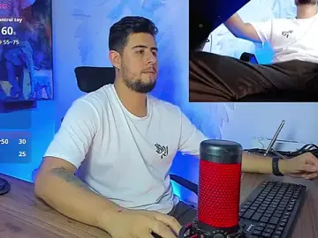 Stripchat Live Sex Cam of ryan_evannss