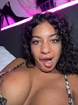 Stripchat Adult Webcams of AlyssaHottv_