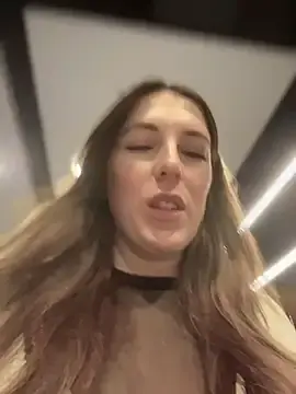 Stripchat Adult Webcam of MommmyYummy