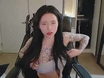 Stripchat Nude Webcam of tangju7