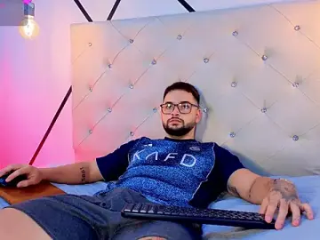 Stripchat Adult Webcam of Andrew_Brown