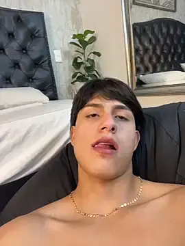 Stripchat Best live sex cam show of Lander_Cruz