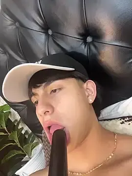 Stripchat Adult Video Chat of Lander_Cruz