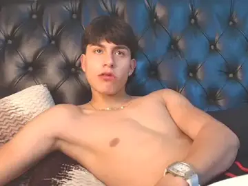 Stripchat Free Live Porn of Lander_Cruz