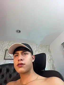 Stripchat Watch Live Sex Cams of Lander_Cruz