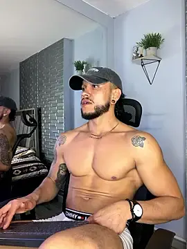 Stripchat Watch Live Sex Cams of ARON_TAYLER01