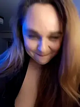 Juicy_PeachLux from stripchat