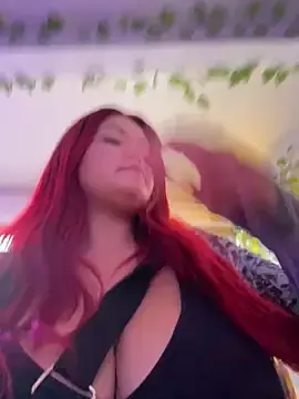 Stripchat Sex Cam of lia_moon77