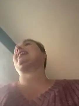 Stripchat Adult Webcam of MilfyMrsRobinson