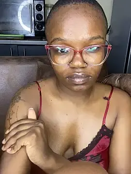 YummyMelanin117 from stripchat