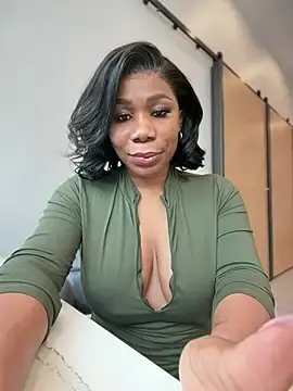 Stripchat Live Sex Cam of Belle___